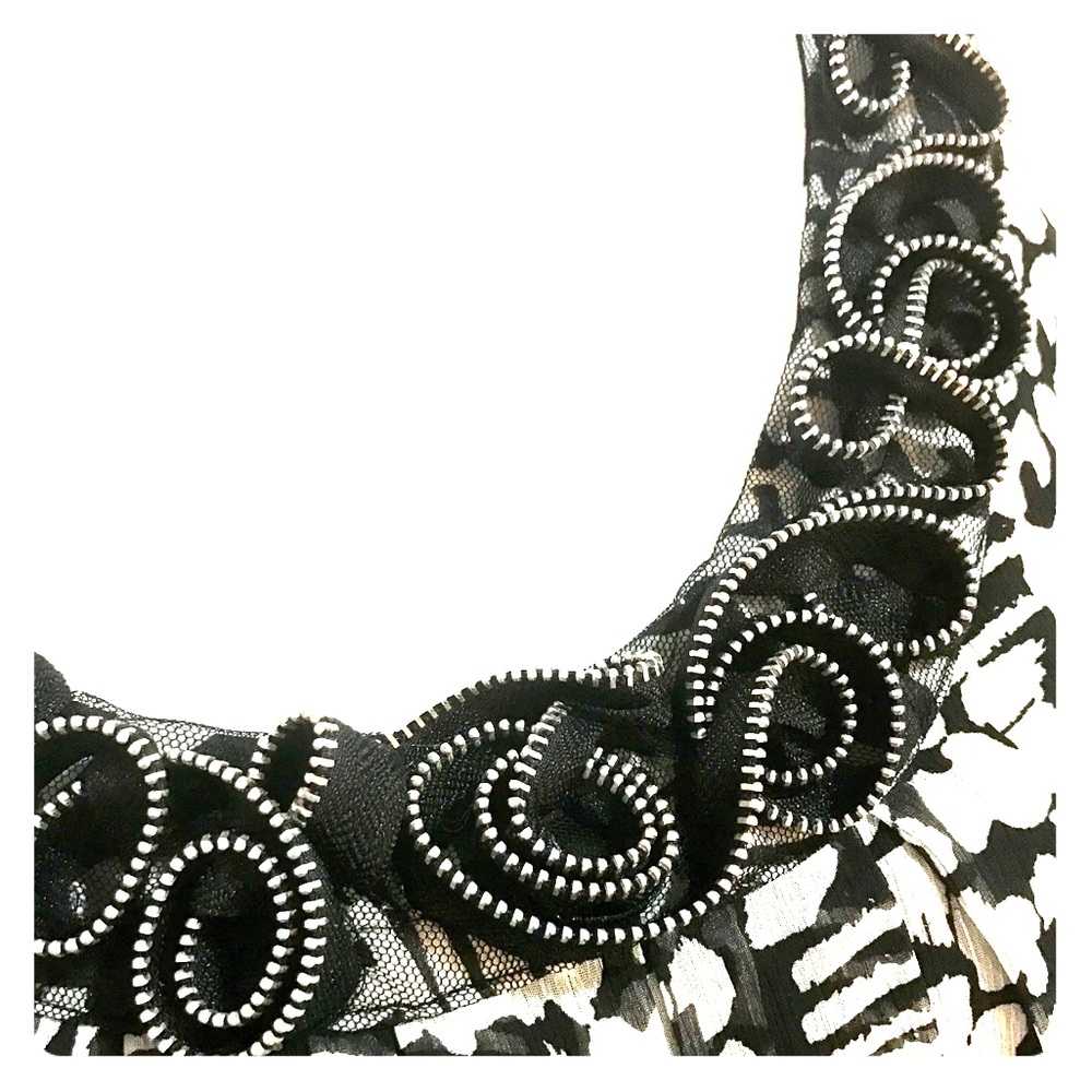 Signature by Larry Levine sleeveless blouse
